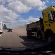 Terrifying Wrong-Way Lorry Causes Chaos on M25 Near Heathrow – Shocking Dashcam Footage