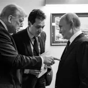 Time Traveller Spotted in 1920 Photo? Bizarre Trump-Putin Doppelgänger Image Sparks Viral Debate