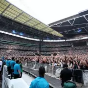 Tragedy at Oasis Tribute Act Gig: Fan Dies During Performance – Latest Updates