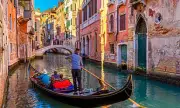 Venice Tourists Fume as Influencers Suggest £2 Gondola Tips – Is It Enough?