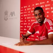 Alexander Isak's Agent Drops Bombshell on Newcastle Future Amid Arsenal and Chelsea Transfer Links