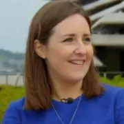 Antiques Roadshow Stuns Viewers with Emotional Family Reunion as WWII Hero's Heirlooms Revealed