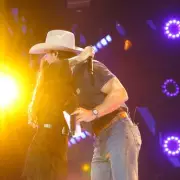 Country Singer's Stage Invasion: Fan's Unwanted Duet Attempt Shocks Concert-Goers