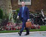 Darren Jones Dubs Starmer 'The Grown-Up in the Room' as New PM Resets UK Politics