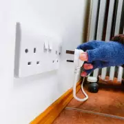 Forget Smart Meters: The £10 Gadset Slashing UK Energy Bills Revealed