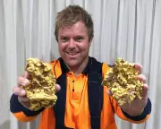 Gold Rush Down Under: Australians Cash In as Precious Metal Hits Record High