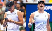 Iga Swiatek's Bizarre Mid-Match Texting Moment Stuns US Open Crowd | Daily Mail