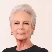 Jamie Lee Curtis Breaks Down Recalling Late Friend Richard Lewis in Heartfelt Tribute