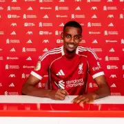 Newcastle United Issue FIRM Alexander Isak Transfer Stance Amid Liverpool & Arsenal Interest | Mirror Football