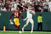 Packers Edge Commanders in Thrilling NFL Season Opener at Lambeau Field