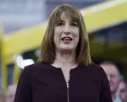 Reeves Rules Out VAT Hike on Business Rates in Major Labour Pledge