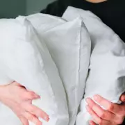 Revolutionary 2p Pillow Whitening Hack Leaves Brits Astonished | DIY Cleaning Miracle