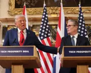 Sun-King Trump's Chequers Visit: A Masterclass in Political Theatre as Starmer Twitches