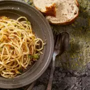 This 10-Minute 'Miracle' Spaghetti Recipe Is The Ultimate Quick Dinner Fix | Tastes Divine!