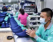 UK House Prices Tumble as US Tariffs Rattle Global Markets | Business Live Updates