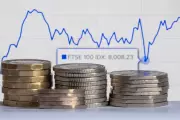Wells Fargo Shares Plunge 9% as US Regulators Reject 'Living Will' Plan | Banking Crisis Deepens