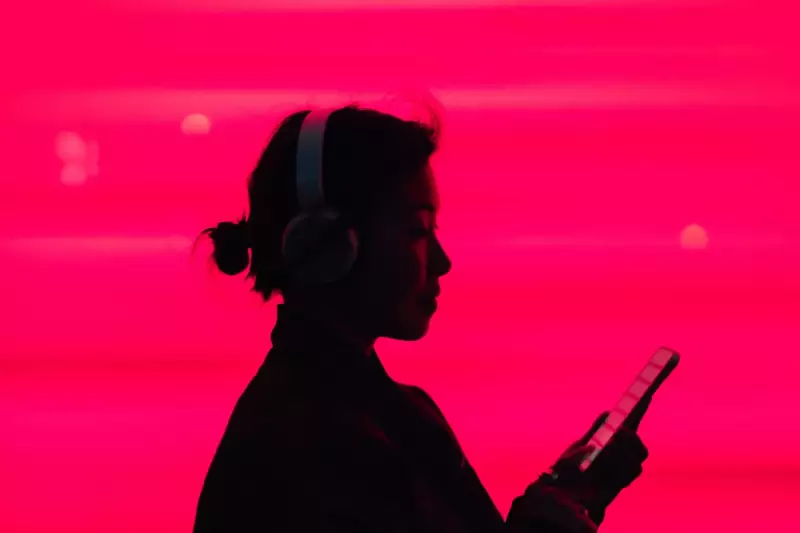 AI Bubble Warning: Workers' Wages Stagnate Despite Tech Boom