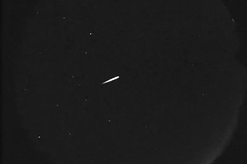 Earth's Atmosphere Splits Open: Rare Cloud Phenomenon Stuns Minnesota