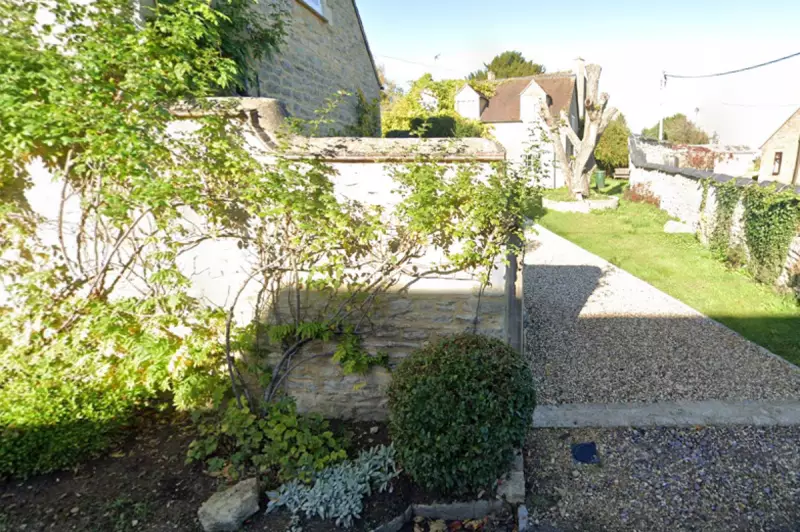 Oxfordshire Murder Probe: Police Launch Investigation After Body Found in Islip