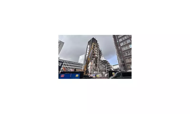 Scaffolding Collapse Sparks Mass Evacuation: London Street Sealed Off After Structural Failure