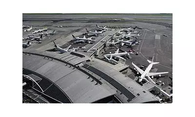 US Flight Chaos Looms as Government Shutdown Threatens Air Traffic Control Staffing