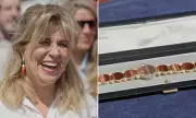 Antiques Roadshow Crowd Goes Wild as Rare Pocket Watch Stuns BBC Experts in Lister Park