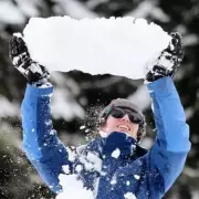 Beat The Big Chill: These Heated Gloves Are A Winter Game-Changer And They're On Sale Now