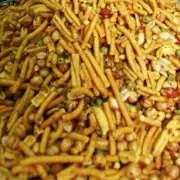 Bombay Mix Blunder Goes Viral: Foodie's Snacking Method Sparks Heated Online Debate