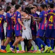 El Clásico Chaos: Barcelona vs Real Madrid Abandoned After Shocking Pitch Invasion