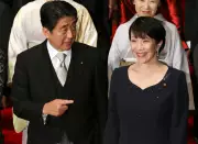 Japan's New PM Banks on 'Abe Effect' to Charm Trump in High-Stakes Washington Talks