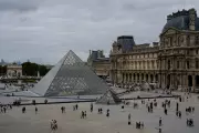 Louvre in Lockdown: Paris Museum Evacuated Following Bomb Threat