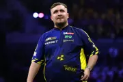 Luke Humphries Battles Through Illness to Reach Leicester Quarter-Finals in Dramatic Darts Comeback