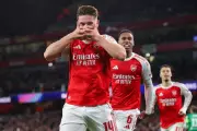 Masked Pitch Invader Mocks Arsenal with Gyokeres Taunt During Atletico Clash