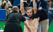 Medvedev's Bizarre Shirt Change: Tennis Star's Extreme Heat Drama at US Open