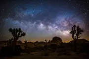 Mysterious Gamma-Ray Glow at Milky Way's Heart Baffles Scientists