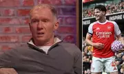 Paul Scholes Stuns Football World With Shock Pick for Premier League's Greatest Midfielder
