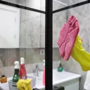 Professional Cleaner Reveals: Two Supermarket Products That Make Your Bathroom Sparkle