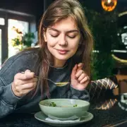 Psychotherapist Reveals: Why You're Craving Unhealthy Foods And How To Stop It