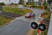 Shocking Moment: Car Loses Wheel at Polish Level Crossing in Near-Miss Disaster