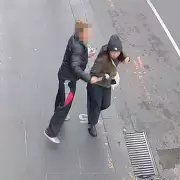 Terrifying Knife Attack in Broad Daylight: Heroic Bystanders Subdue Attacker