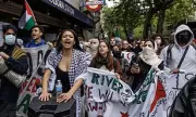 Tower Bridge Seized: Pro-Palestine Activists Bring London Landmark to Standstill in Defiant Protest