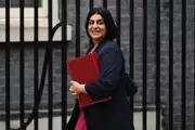 UK Tightens Visa Rules: Migrants Must Now Pass A-Level Standard English Tests