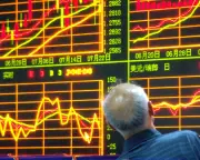 US Dollar Plummets: Worst Weekly Performance Since August Amid Global Trade Tensions