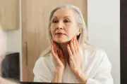 Vitamin C Serums: The Hidden Danger for Your Eyes Dermatologists Want You to Know
