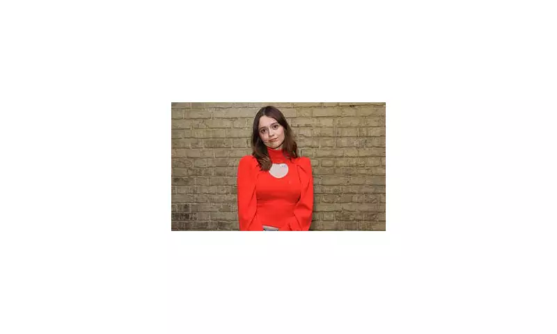 Actress Aimee-Lou Wood Takes Subtle Jab at White Lotus Co-star Sydney Sweeney Over Controversial American Eagle Campaign