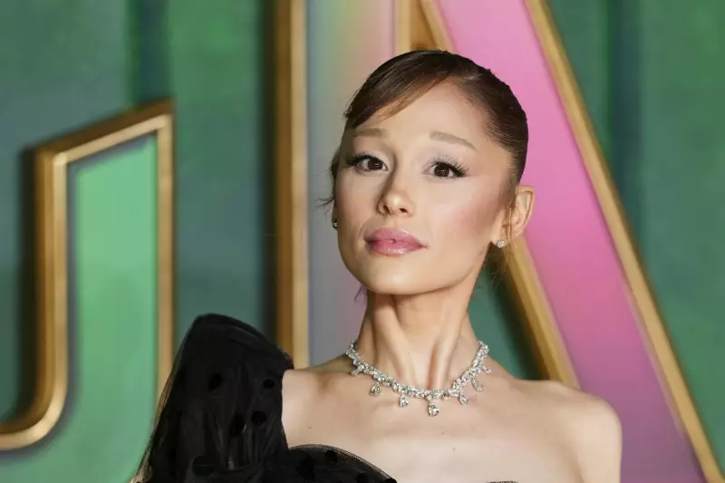 Ariana Grande and Cher to Headline SNL's December Lineup