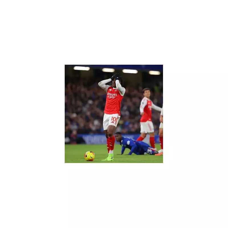 Arsenal rue missed chance as 10-man Chelsea hold leaders to draw