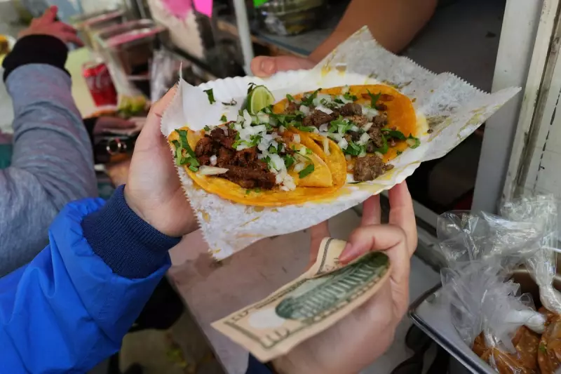 Chicagoans Buy Out Street Vendors Amid Immigration Crackdown