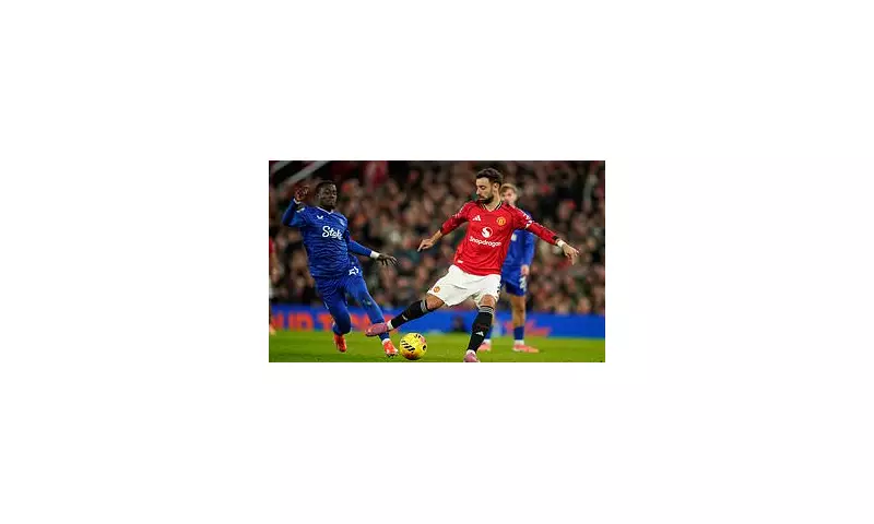 Everton's Idrissa Gueye Sent Off for Slapping Teammate in Man United Clash