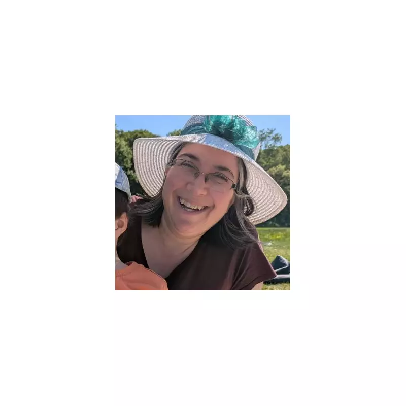 Mum of Five Bans Smartphones, Echoing Prince William's Stance